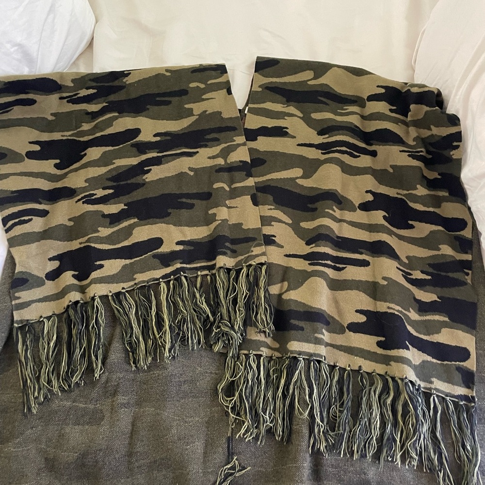 KERISMA CAMO SHAWL